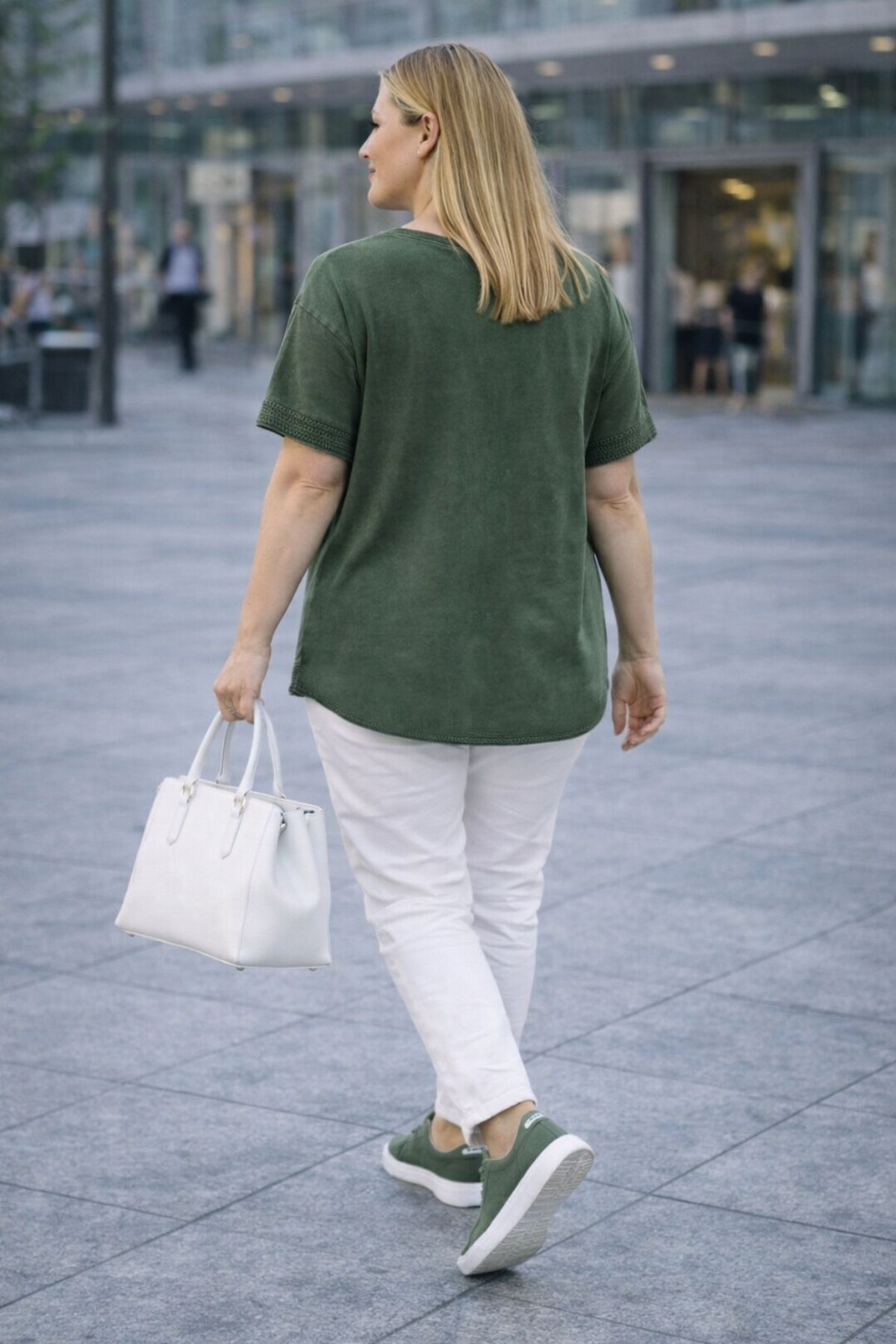 CEDY DENIM  CEDY - Kadın Özel Tasarım Esnek, Pul Payet, Dantel Detaylı Yıkamalı Büyük Beden Tişört - Görsel 4