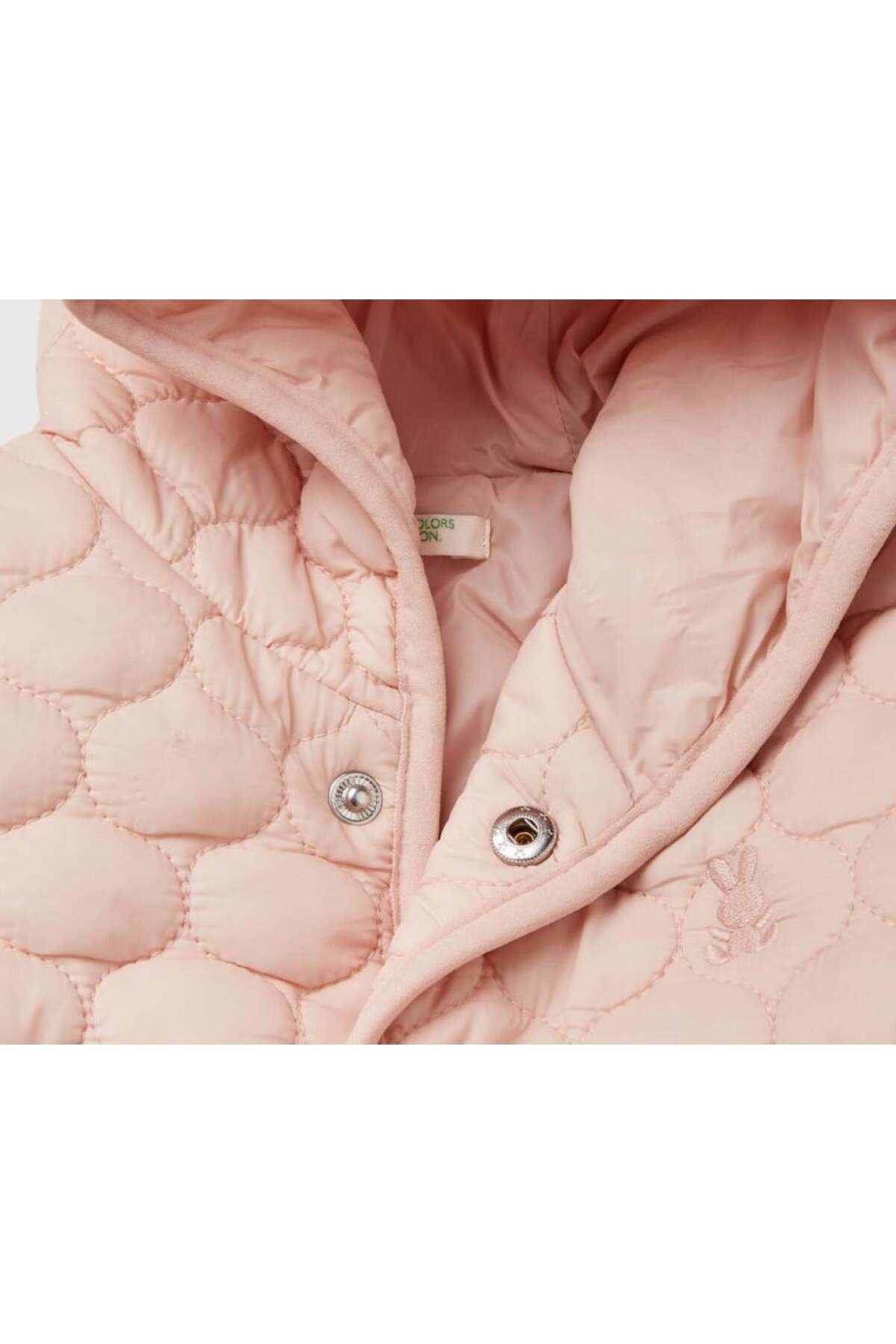 United Colors of Benetton Bebek Toz Pembe Tavşan İşlemeli Kapitone Çıtçıtlı Kapüşonlu Ceket fotoğrafı 3 (önizleme)