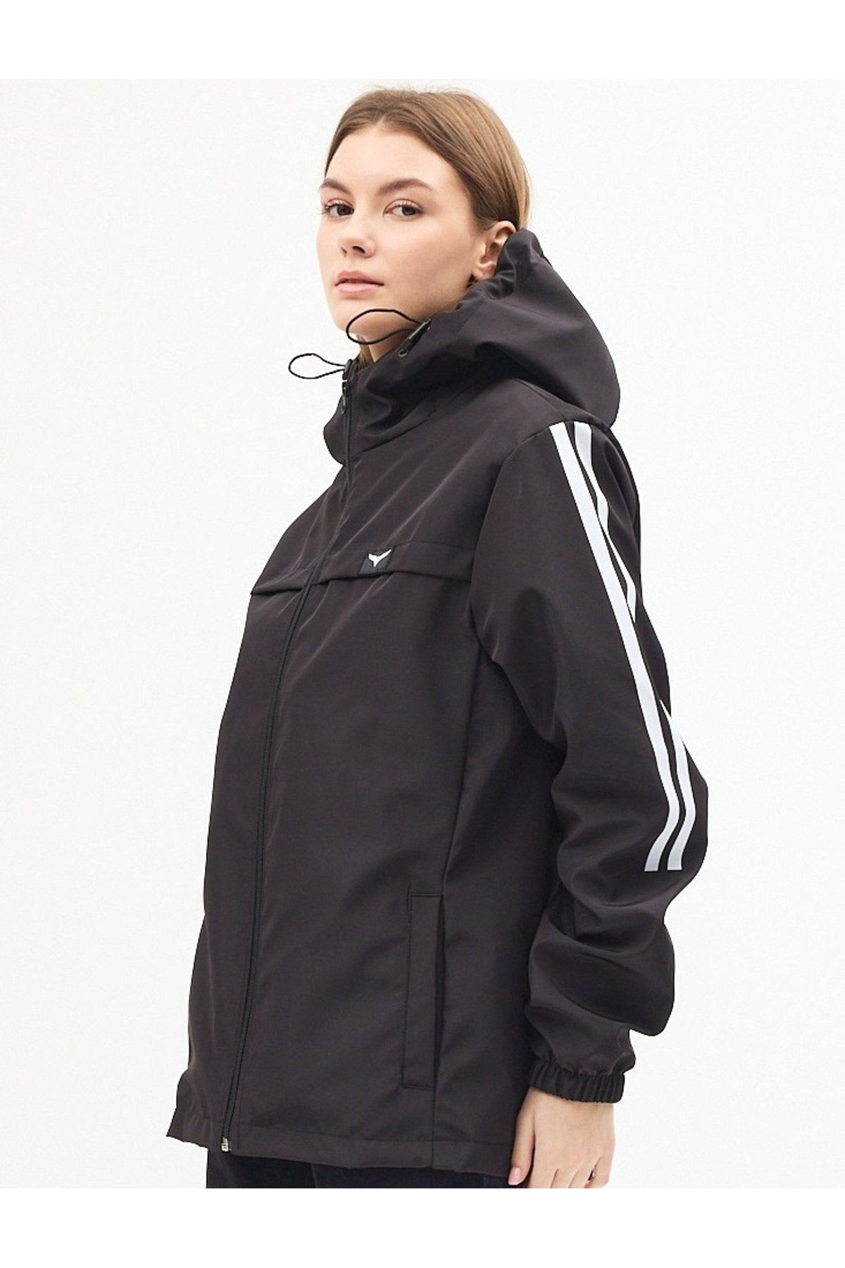 LEVEL HİGH  Kadın Spor Yağmurluk Siyah – Kapüşonlu, Beyaz Şerit Detaylı, Hafif Rüzgarlık, Outdoor Mevsimlik - Görsel 3