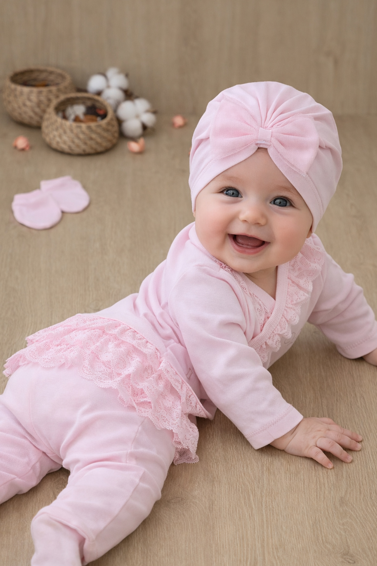 Sitilin Kız Bebek Dantelli Lüks Fistolu Süslü 5 Li Hastane Çıkışı %100 Pamuk Yenidoğan Seti fotoğrafı 3 (önizleme)