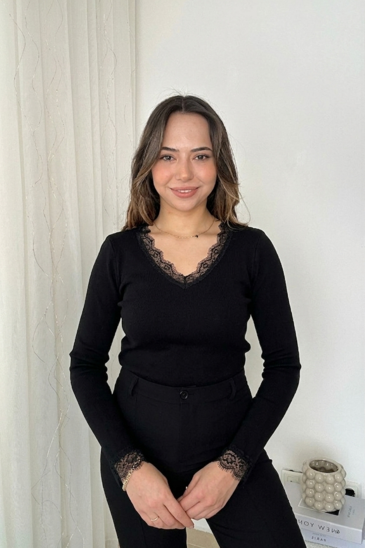 İnouveaue  Siyah V Yaka Dantel Detaylı Kadın Triko - Görsel 5