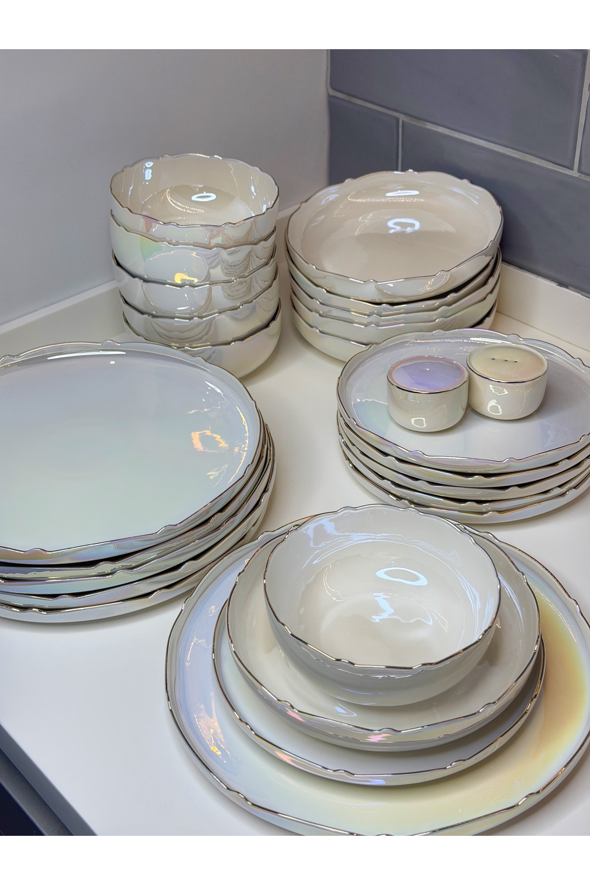 Pearl 26-Piece Porcelain Dinnerware Set for 6