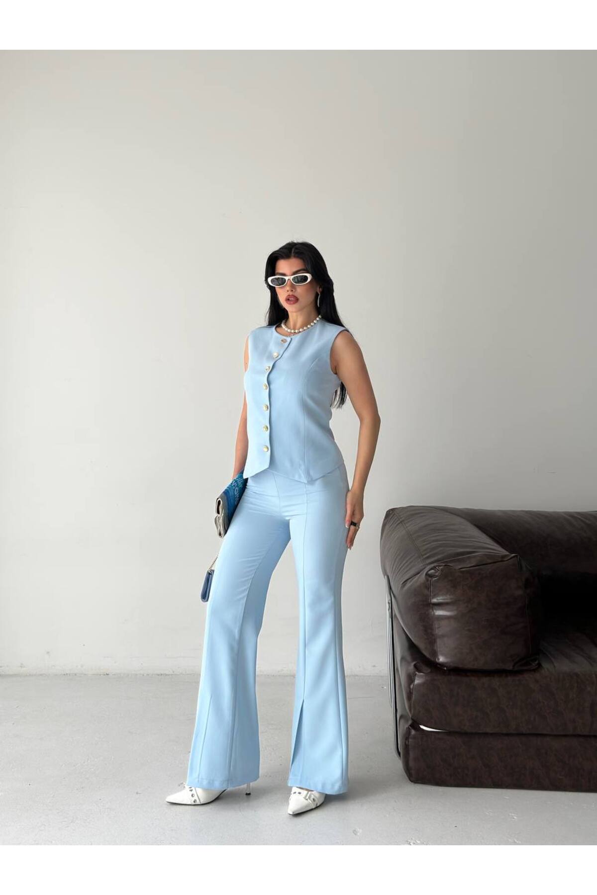 Women's Baby Blue Two-Piece Set with Slit Hem Trousers and Buttoned Vest - Görsel 5