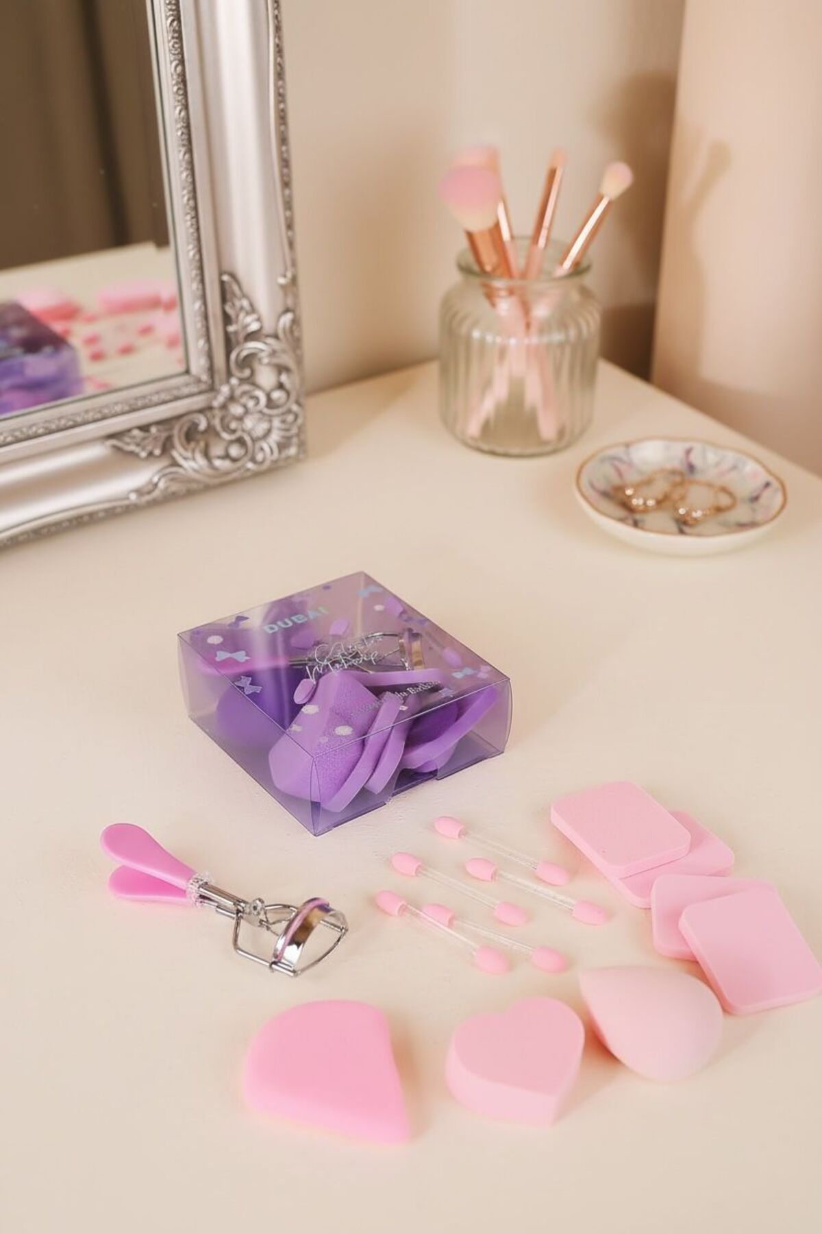 13 Parça Makyaj Seti – Sünger, Far Fırçası ve Kirpik Kıvırıcı