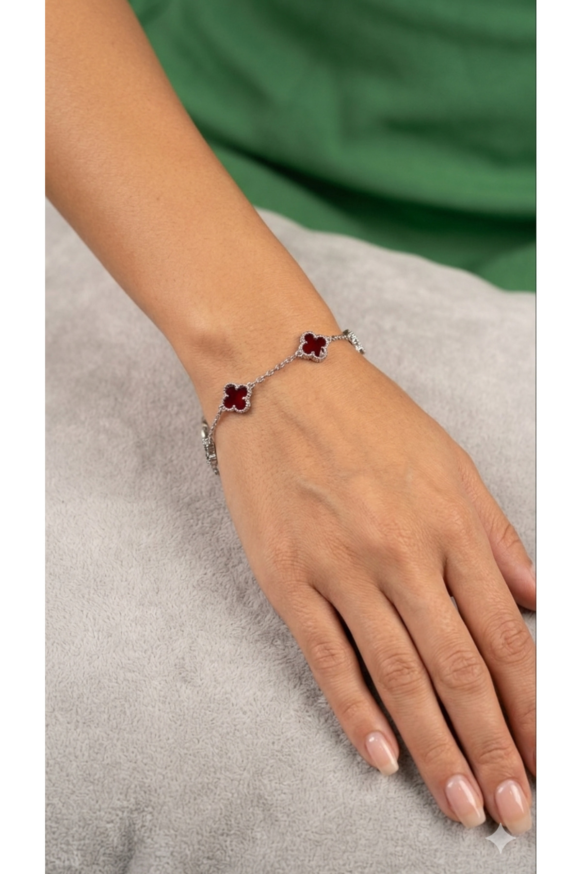 Silver Clover Patterned Minimal Bracelet