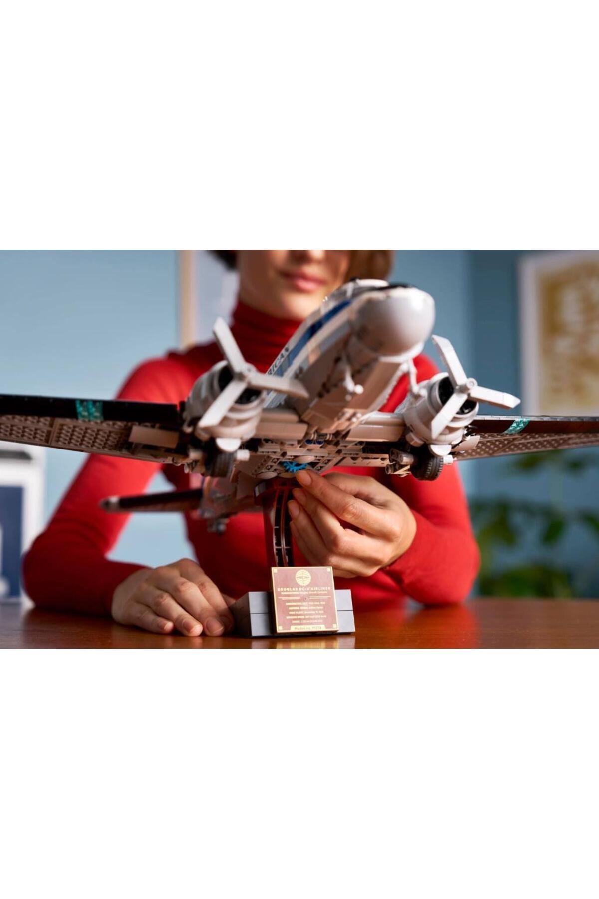 LEGO 11378 Icons Douglas™ DC-3™ PAN AM® Uçağı fotoğrafı 6 (önizleme)