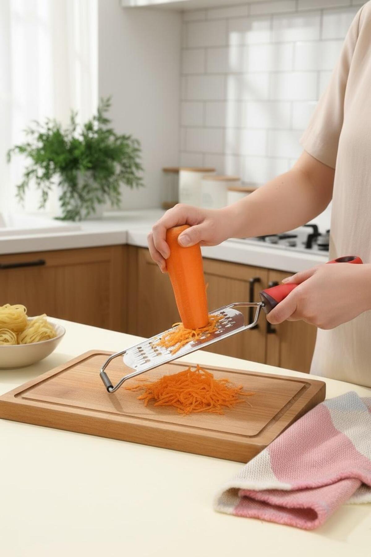 Kırmızı Saplı El Rendesi | Çok Amaçlı Mutfak Rendesi