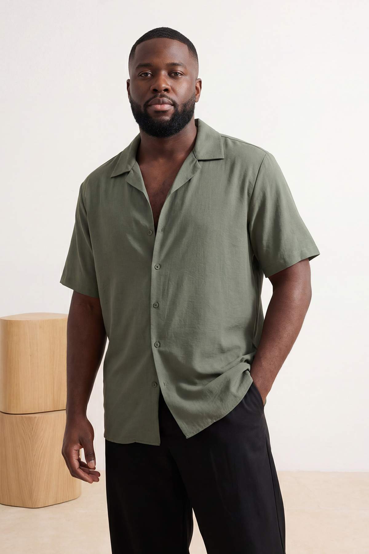 Trendyolmilla Man Haki Geniş Kalıp/Oversize Erkek Apaş Yaka Erkek Büyük Beden Dokuma Gömlek TMNSS26AX00001