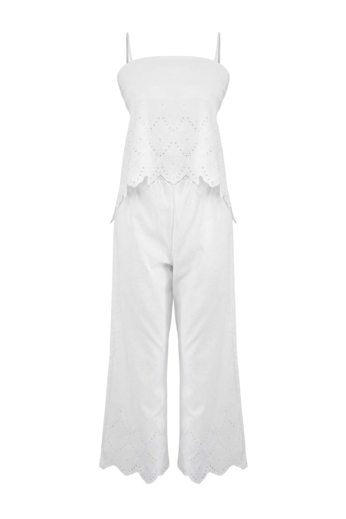 Trendyolmilla  Beyaz Dokuma Brodeli Plaj Kapri Pantolon Bluz Takım TBESS26AU00045