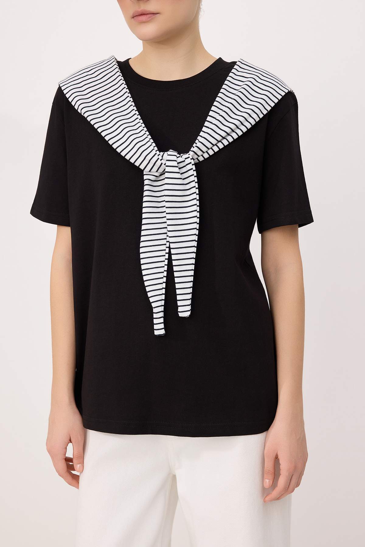 Trendyolmilla  Siyah Oversize/Geniş Kalıp Kısa Kollu Bağlama Detaylı Uzun Yumuşak Örme T-shirt TWOSS26TS00269 - Görsel 3