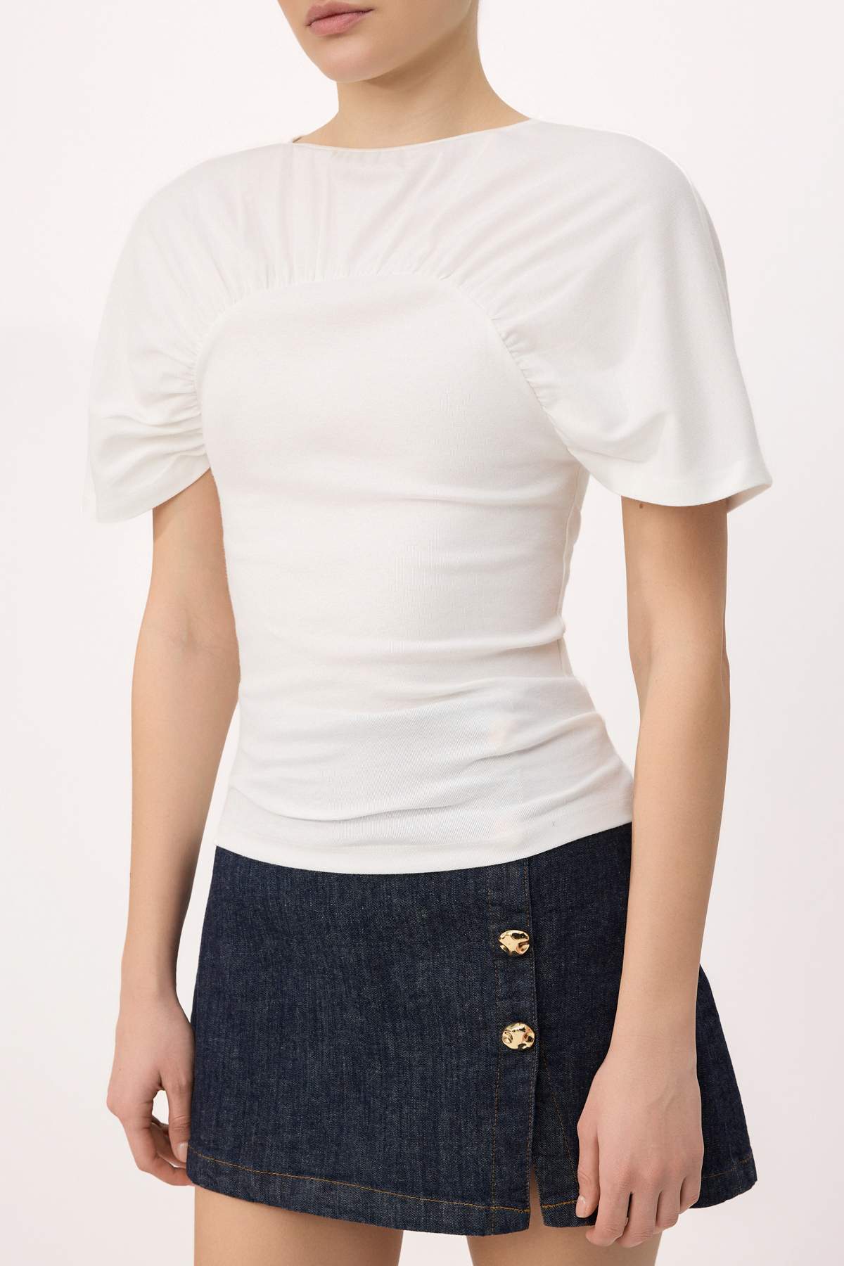 Trendyolmilla  Ekru Fitted/Vücuda Oturan Kayık Yaka Kısa Kollu %100 Pamuk Örme T-Shirt TWOSS26TS00264 - Görsel 3