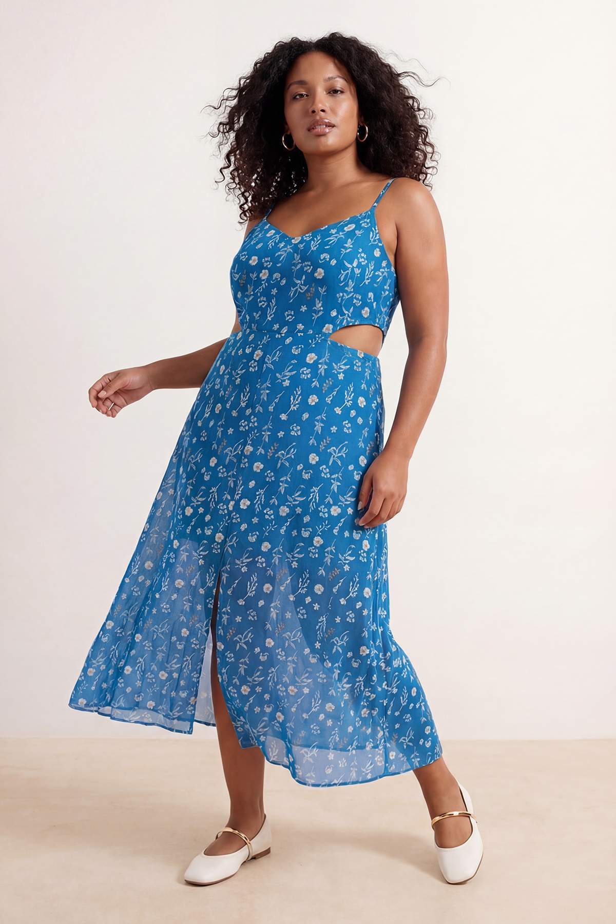 Trendyolmilla Curve Mavi-Çok Renkli A Kesim Astarlı Bel Detaylı Çiçekli Maxi Dokuma Büyük Beden Elbise TBBSS26AH00050