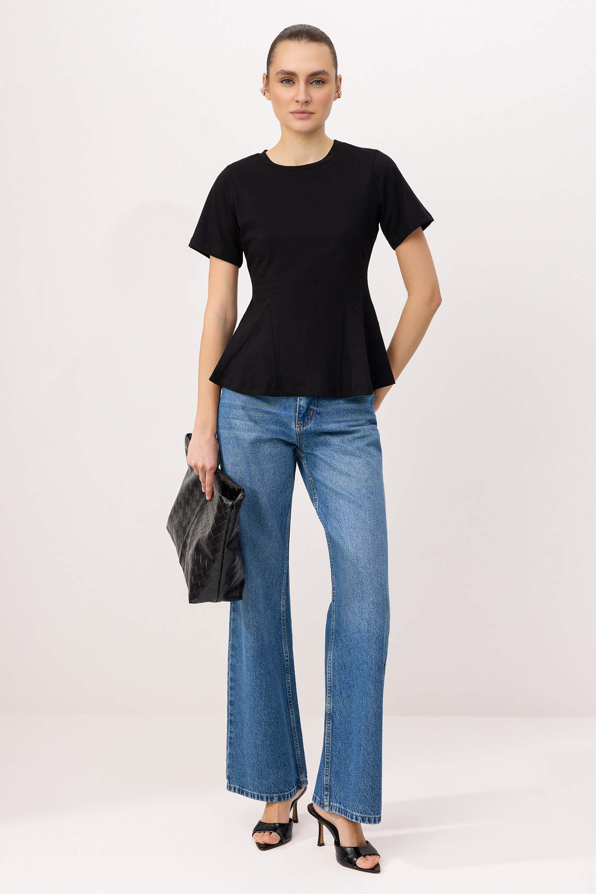 Trendyolmilla  Siyah Düz Peplum Bisiklet Yaka Standart Kol Kısa %100 Pamuk Örme Bluz TWOSS26BZ00028 - Görsel 2