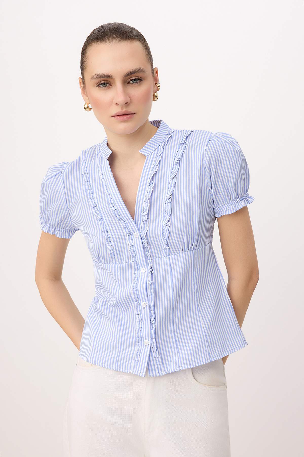 Trendyolmilla  Mavi Çizgili Hafif Bele Oturan Gömlek TWOSS26GO00177 - Görsel 2