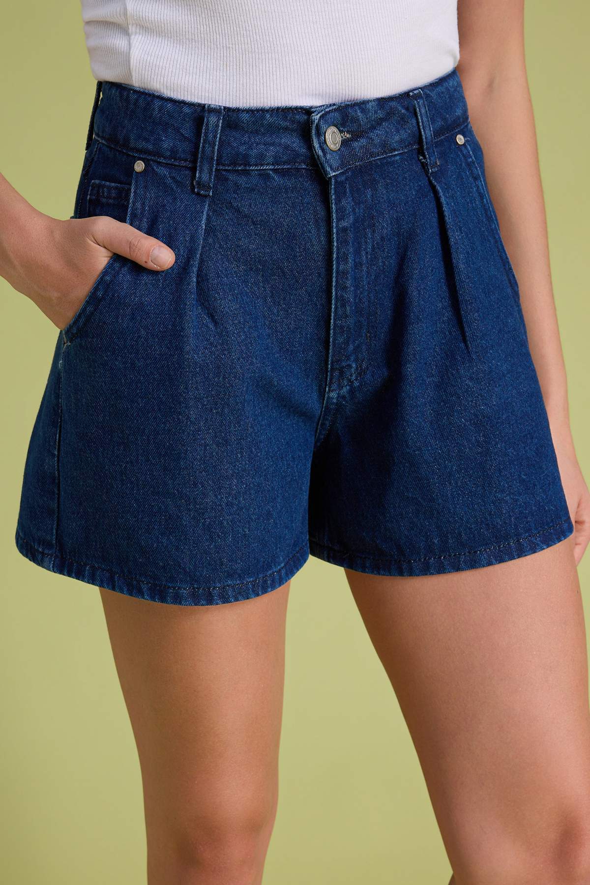 Trendyolmilla  Mavi More Sustainable Pileli Yüksek Bel City Boy Denim Şort TWOSS20SR0129 - Görsel 3