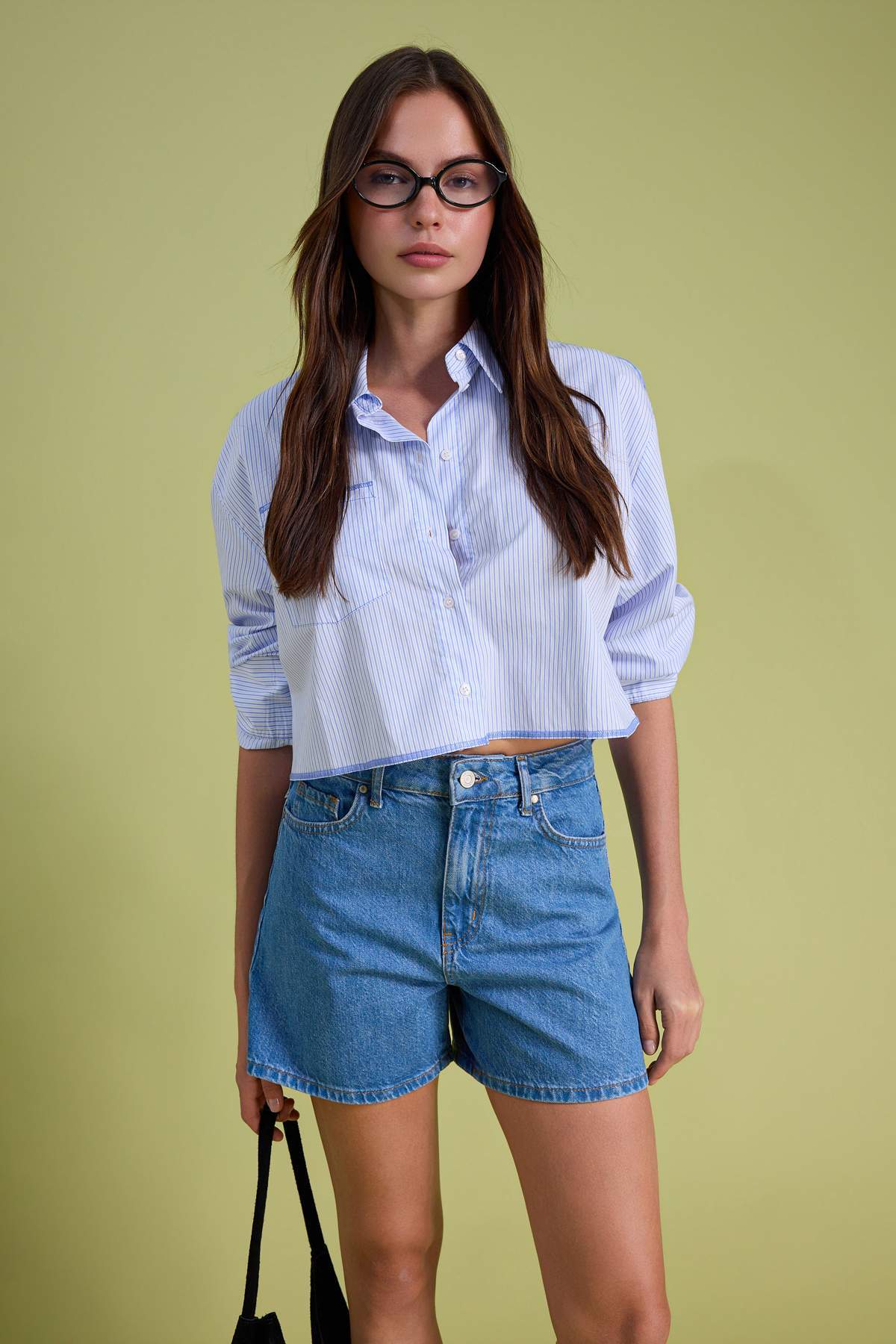 Trendyolmilla  Mavi City Boy %100 Pamuk Yüksek Bel Denim Şort TWOSS26SR00170 - Görsel 2