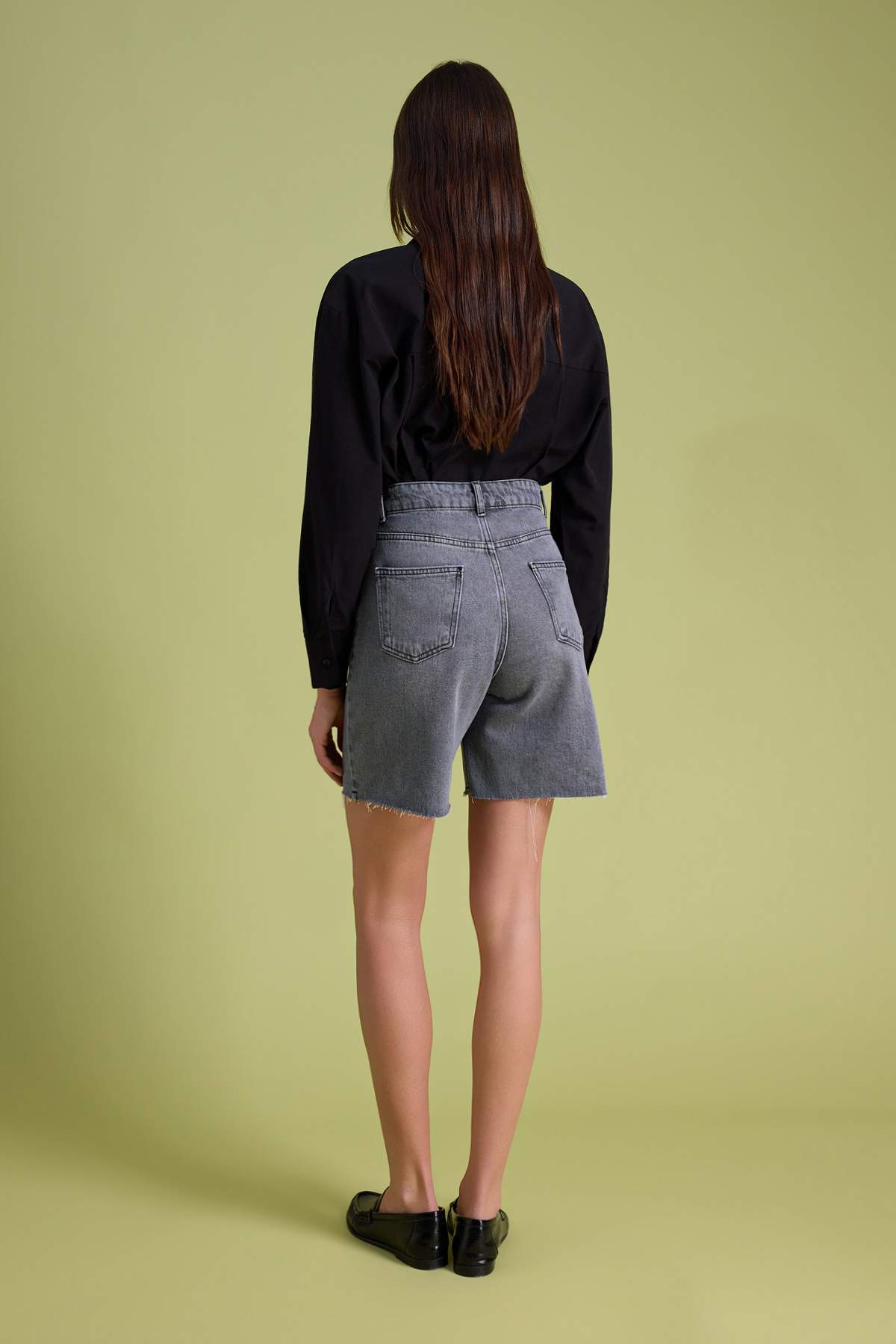 Trendyolmilla  Gri Yüksek Bel City Boy Denim Şort TWOSS26SR00107 - Görsel 4