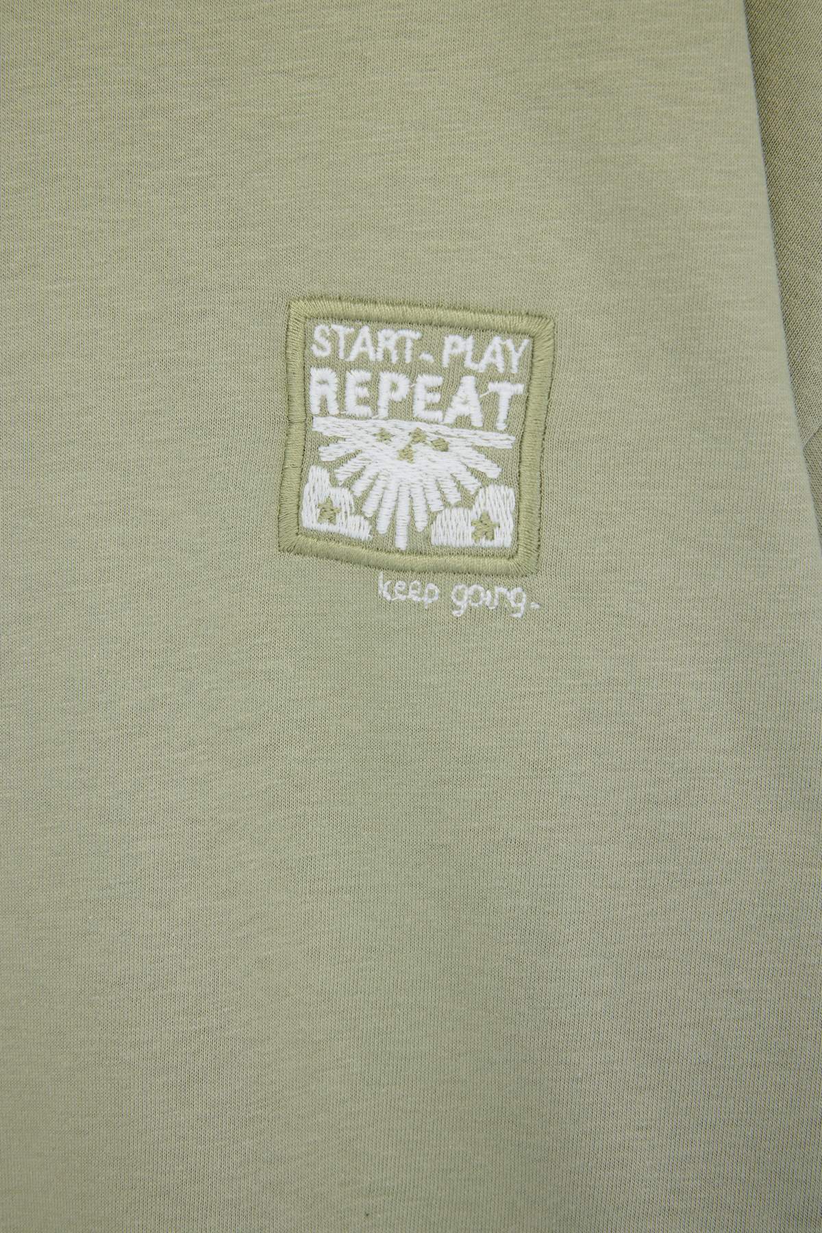 Trendyolmilla  Açık Haki Oversize/Geniş Kesim Nakışlı %100 Pamuk T-shirt TMNSS26TS00024 - Görsel 6