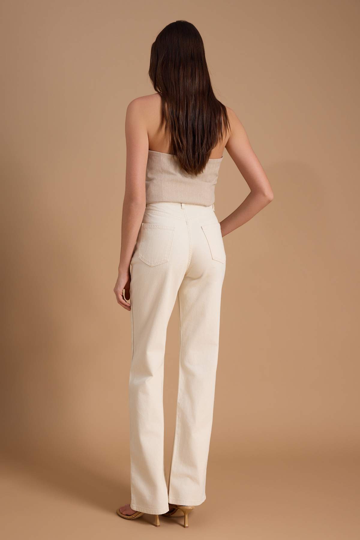 Trendyolmilla  Ekru Yüksek Bel Straight/Düz Kesim %100 Pamuk Jeans TWOAW26JE00025 - Görsel 4