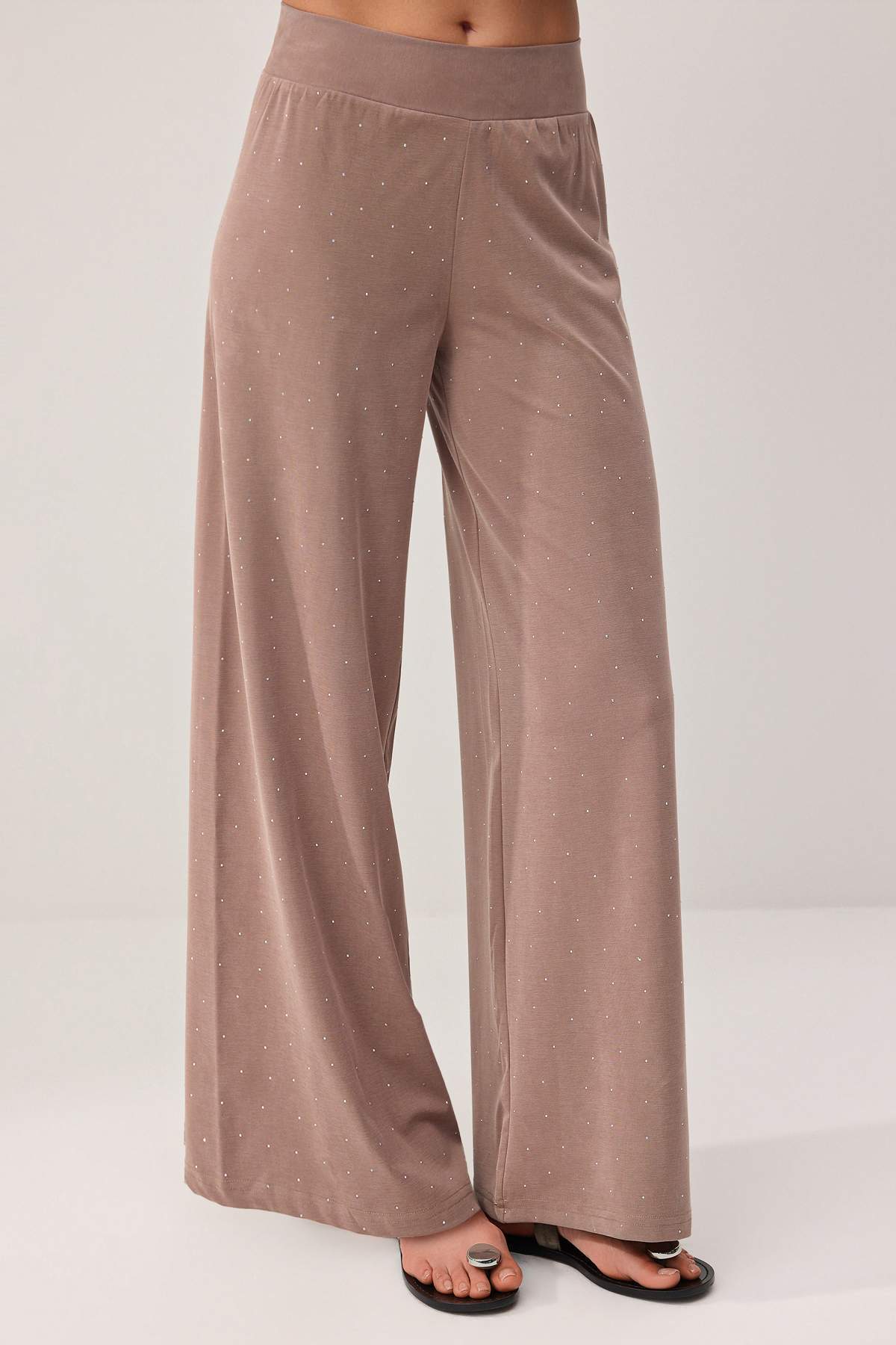 Trendyolmilla  Koyu Premium Lyocell İçerikli Vizon Düz Wide Leg Örme Alt - Üst Takım TWOSS26AU00155 - Görsel 3