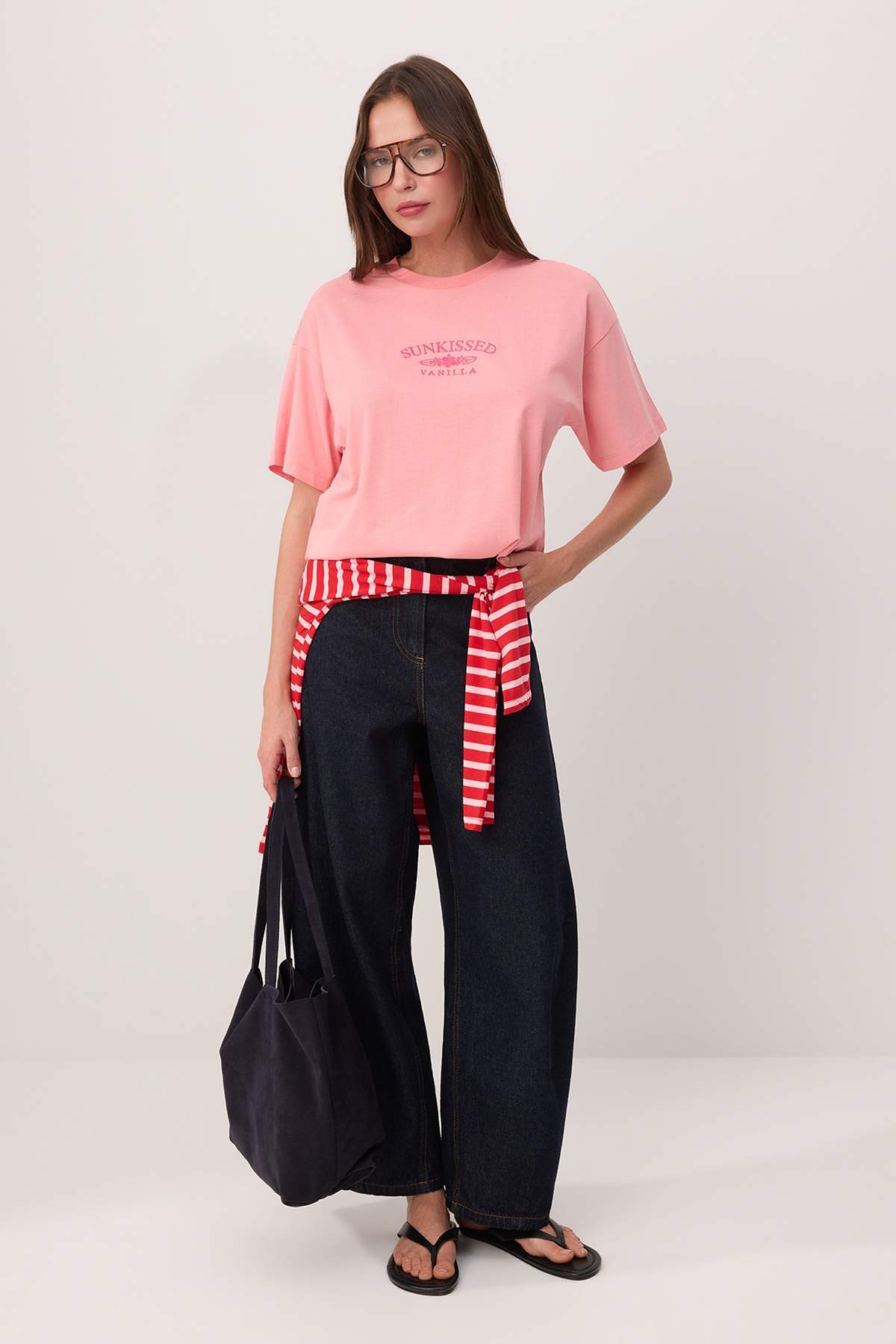 Trendyolmilla  Pembe Slogan Oversize Bisiklet Yaka Düşük Kol Kısa Uzun %100 Pamuk Örme T-Shirt TWOSS26TS00201 - Görsel 2