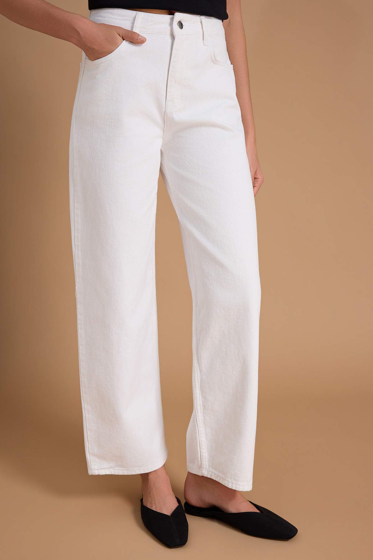 Trendyolmilla  Beyaz Yüksek Bel %100 Pamuk Barrel Jeans TWOSS26JE00164 - Görsel 3