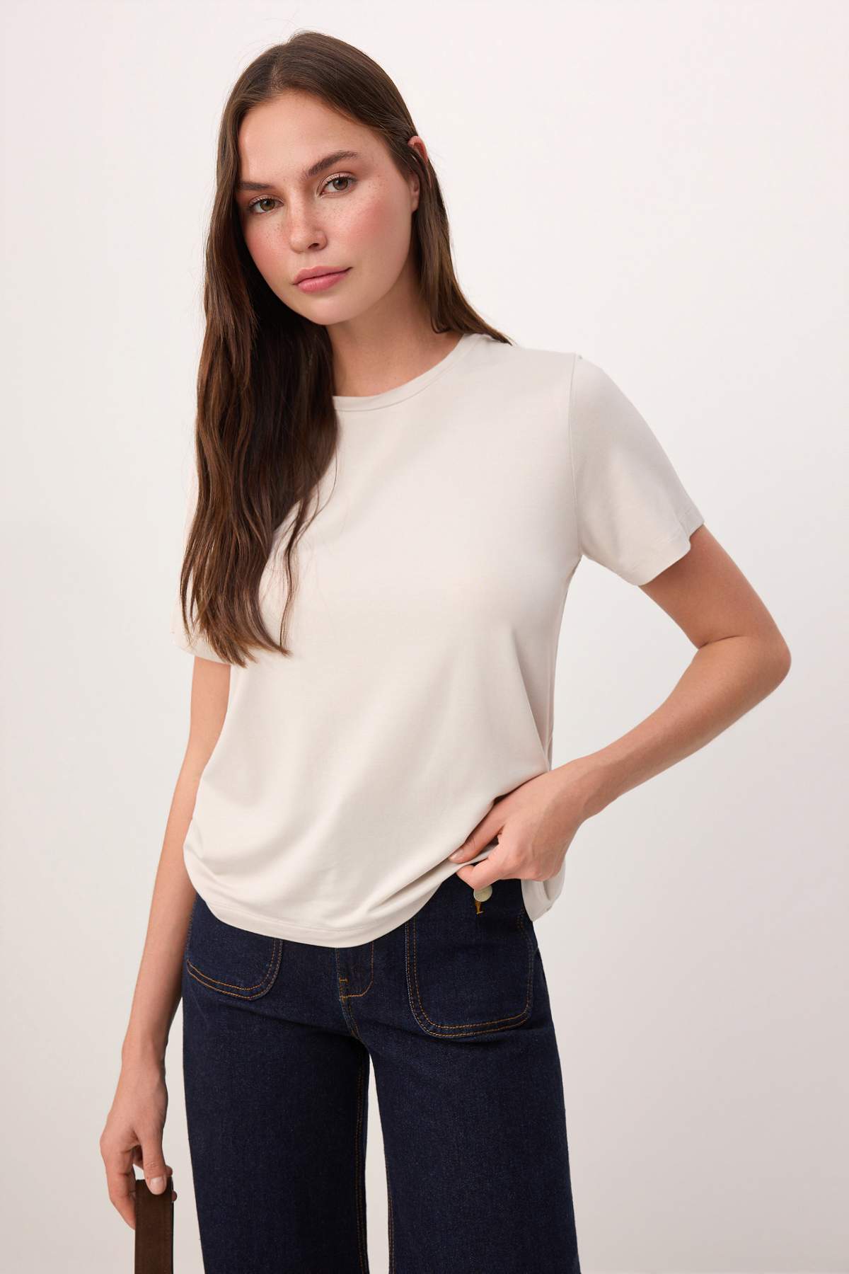 Trendyolmilla Taş Regular/Normal Kalıp Kısa Kollu Modal Premium Örme T-Shirt TWOSS26TS00092