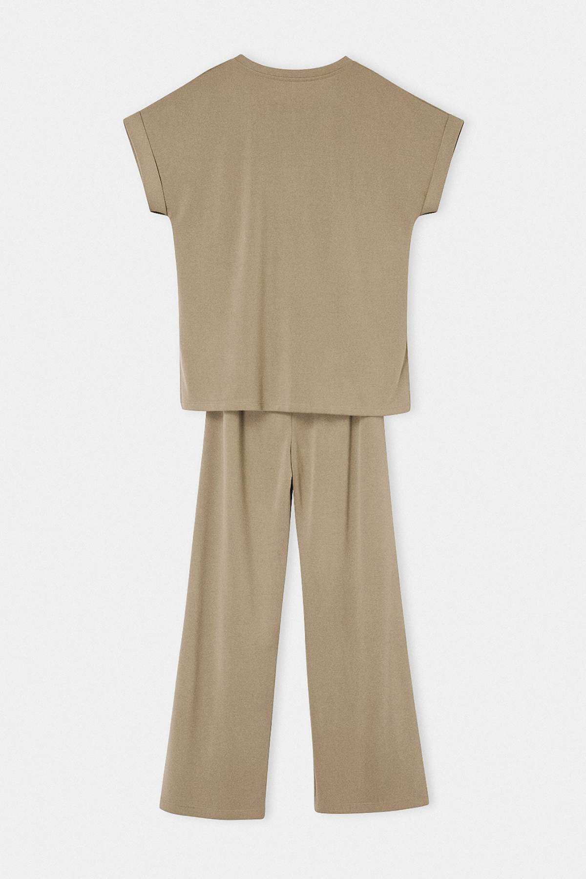 Trendyolmilla  Açık Kahverengi V Yaka Kısa Kol Rahat Kalıp Dikişli Alt-Üst Modal Takım TDRSS26AU00027 - Görsel 2