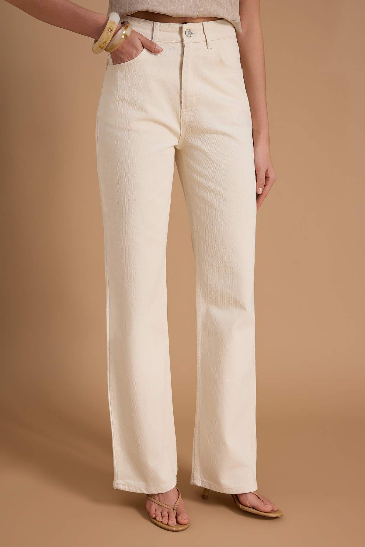 Trendyolmilla  Ekru Yüksek Bel Straight/Düz Kesim %100 Pamuk Jeans TWOAW26JE00025 - Görsel 3