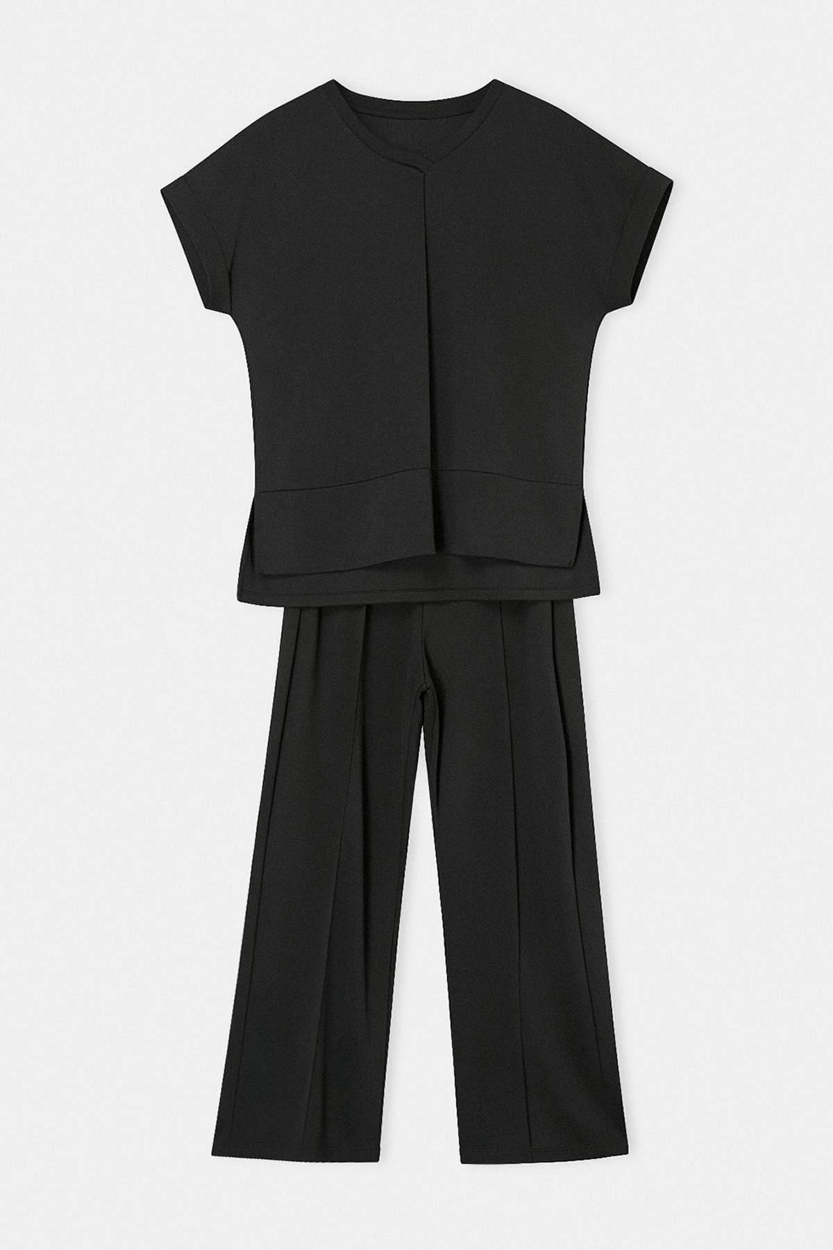 Trendyolmilla  Siyah V Yaka Kısa Kol Rahat Kalıp Dikişli Alt-Üst Modal Takım TDRSS26AU00027