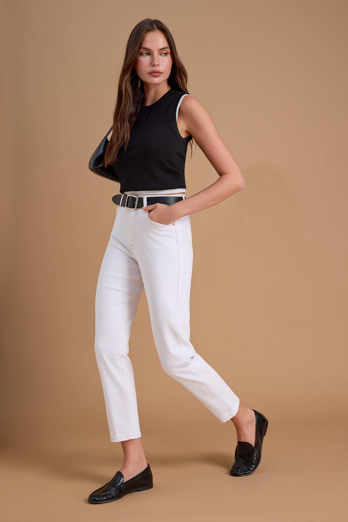 Trendyolmilla  Beyaz Yüksek Bel Orta Esnek Mom Bilek Boy Jeans TWOSS26JE00213 - Görsel 2