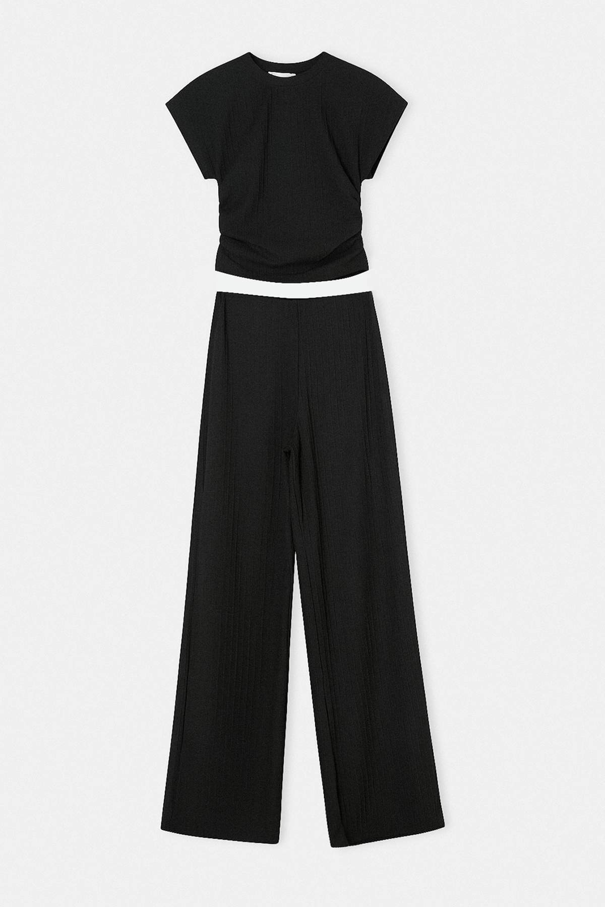 Trendyolmilla  Siyah Bisiklet Yaka Yanı Lastikli Crop Üst Geniş Kalıp Pantolonlu Lycralı Takım TDRSS26AU00026