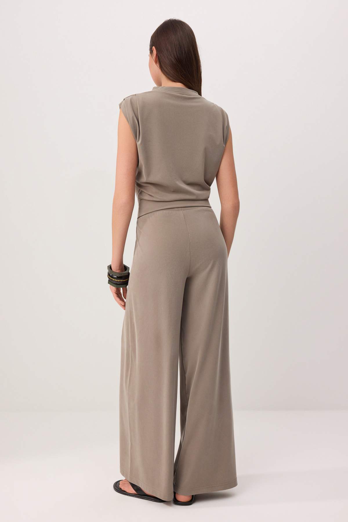 Trendyolmilla  Haki Düz Düşük Kol Geniş Paça Yumuşak Premium Lyocell İçerikli Örme Alt - Üst Takım TWOSS26AU00154 - Görsel 4