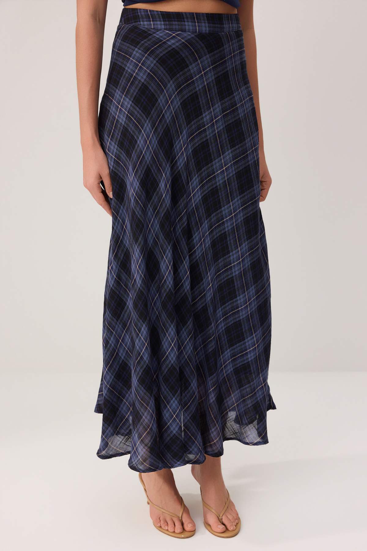 Trendyolmilla  Mavi Ekoseli %100 Pamuk Astarlı Uzun Maxi Etek TWOSS26ET00187 - Görsel 3