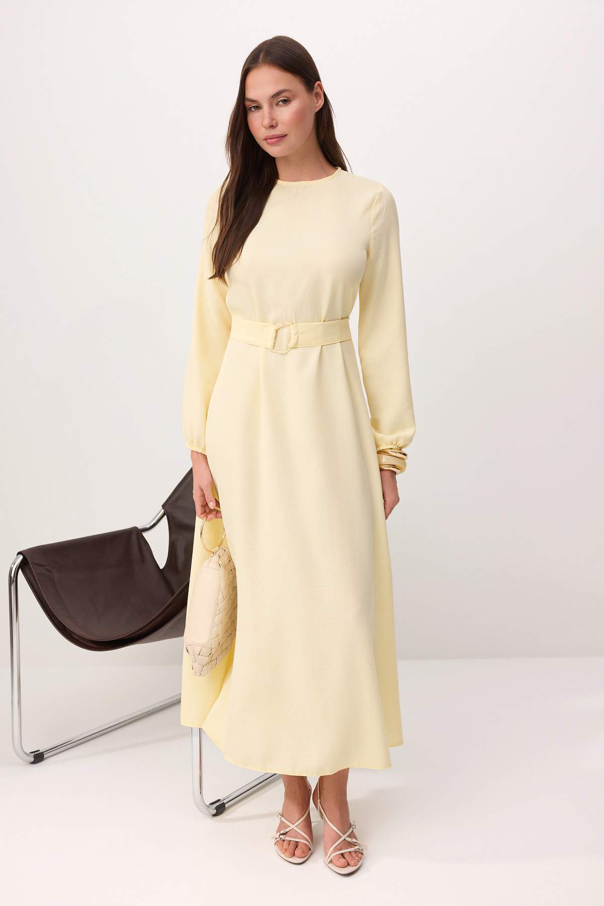 Trendyol Modest Gelb getöntes, ungefüttertes, schlicht gewebtes Kleid und Ove...
