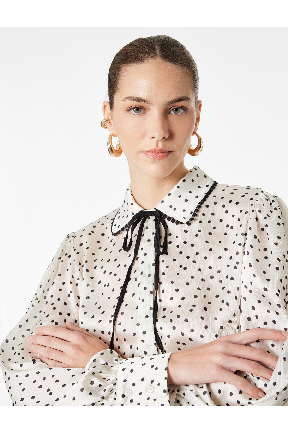 Koton  Uzun Kollu Bağlamalı Yaka Puantiyeli Saten Gömlek - Görsel 4