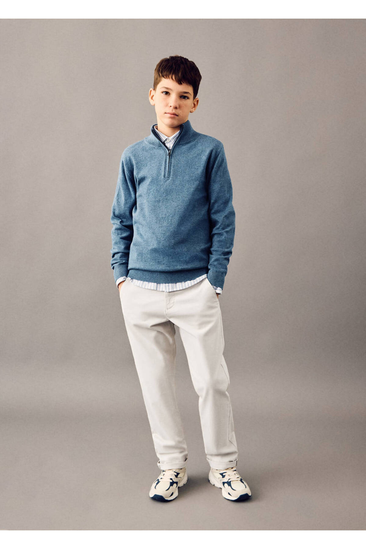Patternless chino pants