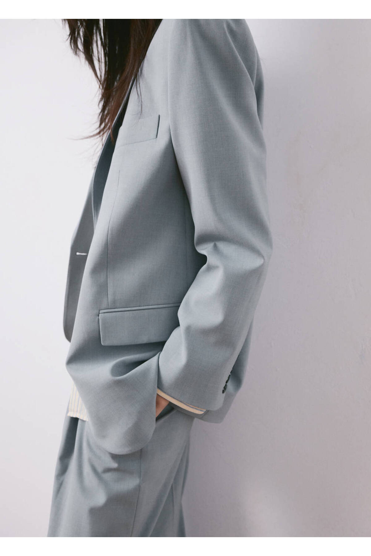 MANGO  Düz kesim kapaklı cepli kumaş blazer ceket - Görsel 7