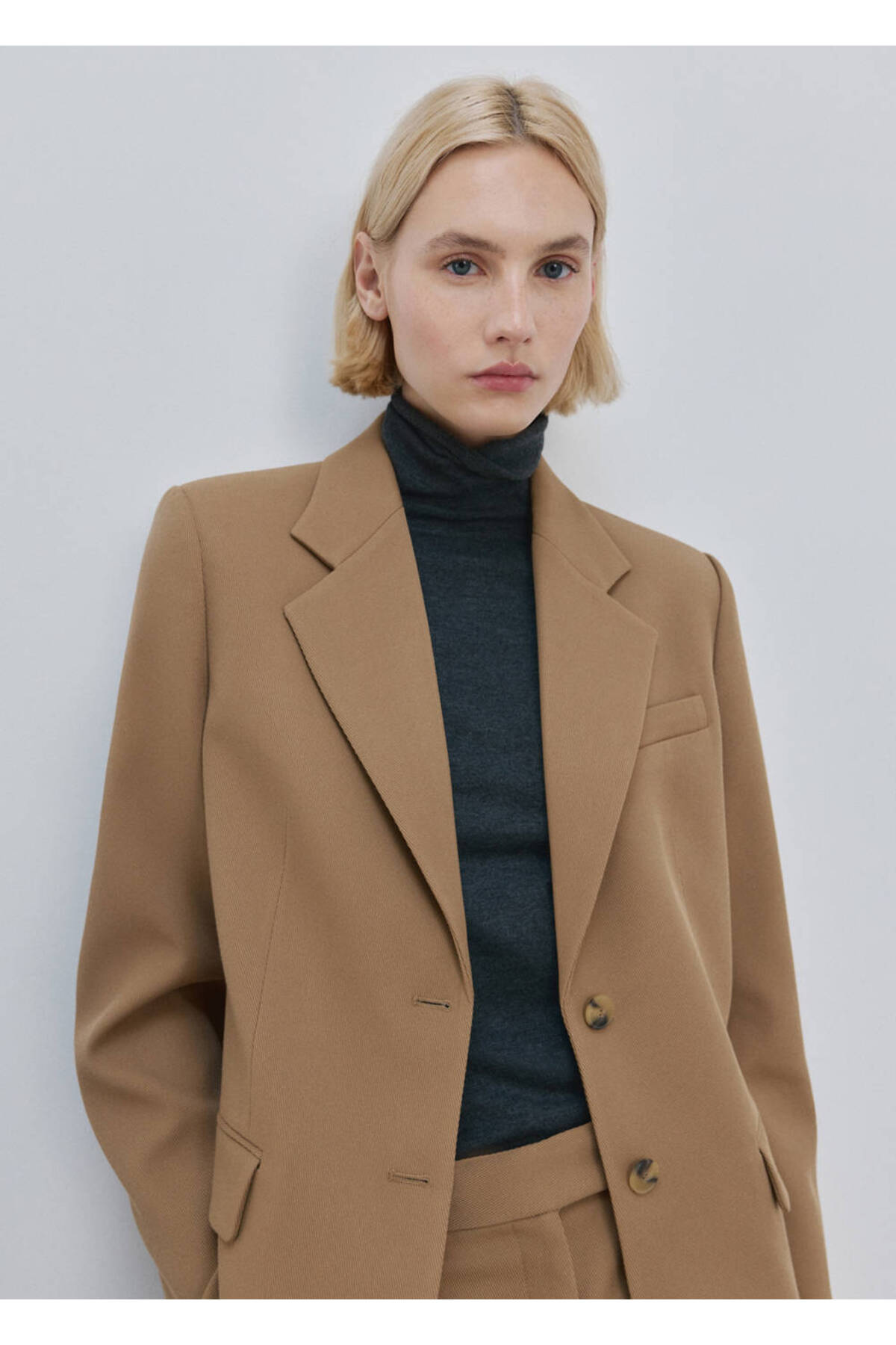 MANGO  Çift düğmeli kumaş blazer ceket