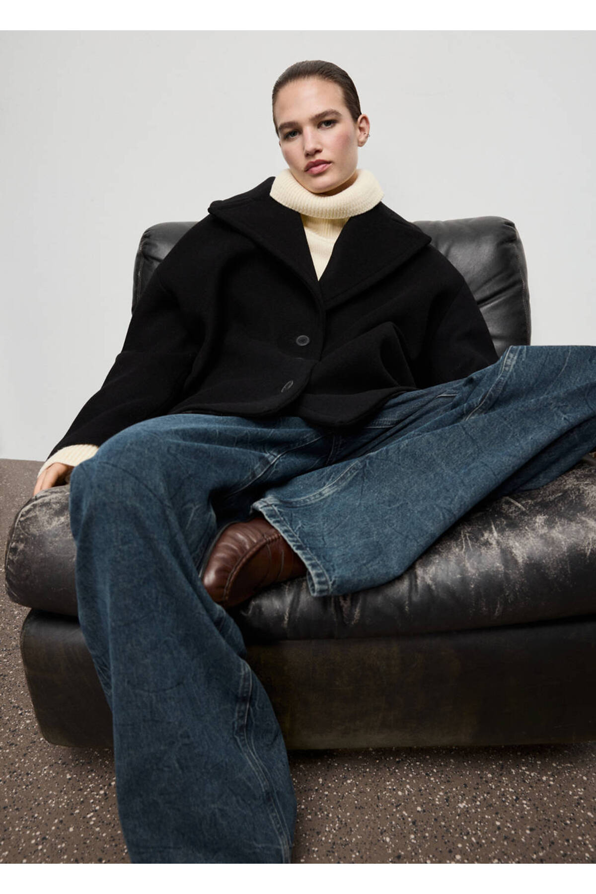 MANGO Woman Oversize yün kısa palto görsel 7