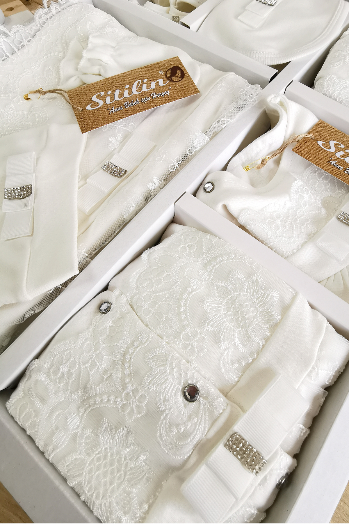 Sitilin Kız Bebek Fransız Dantelli Lüks Beyaz 10 Lu Hastane Çıkışı Yenidoğan Set STL4560 fotoğrafı 2 (önizleme)