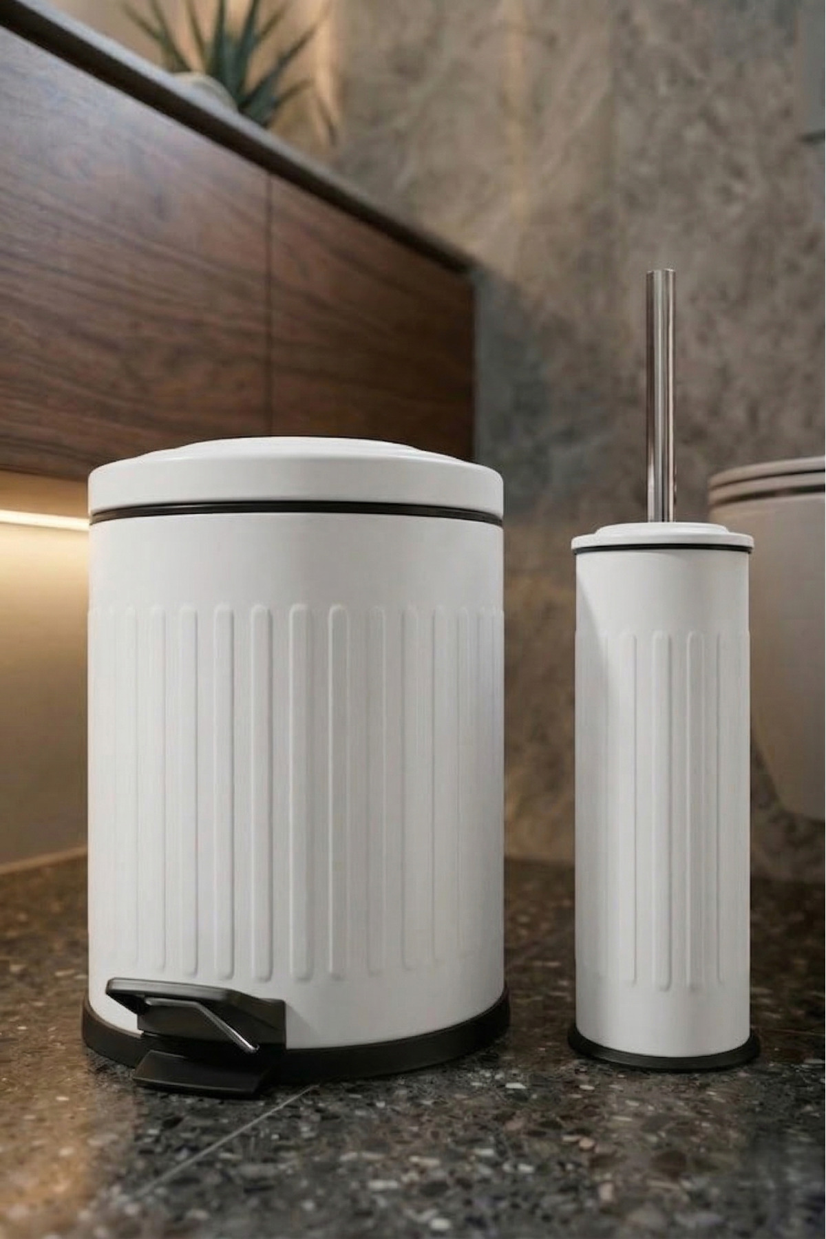 Vintage Series Vintage White Bathroom Set with Shock Absorber Pedal Trash Can Toilet Toilet Brush Set