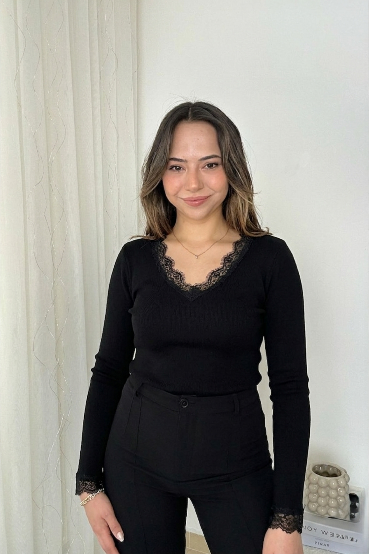 İnouveaue  Siyah V Yaka Dantel Detaylı Kadın Triko - Görsel 6