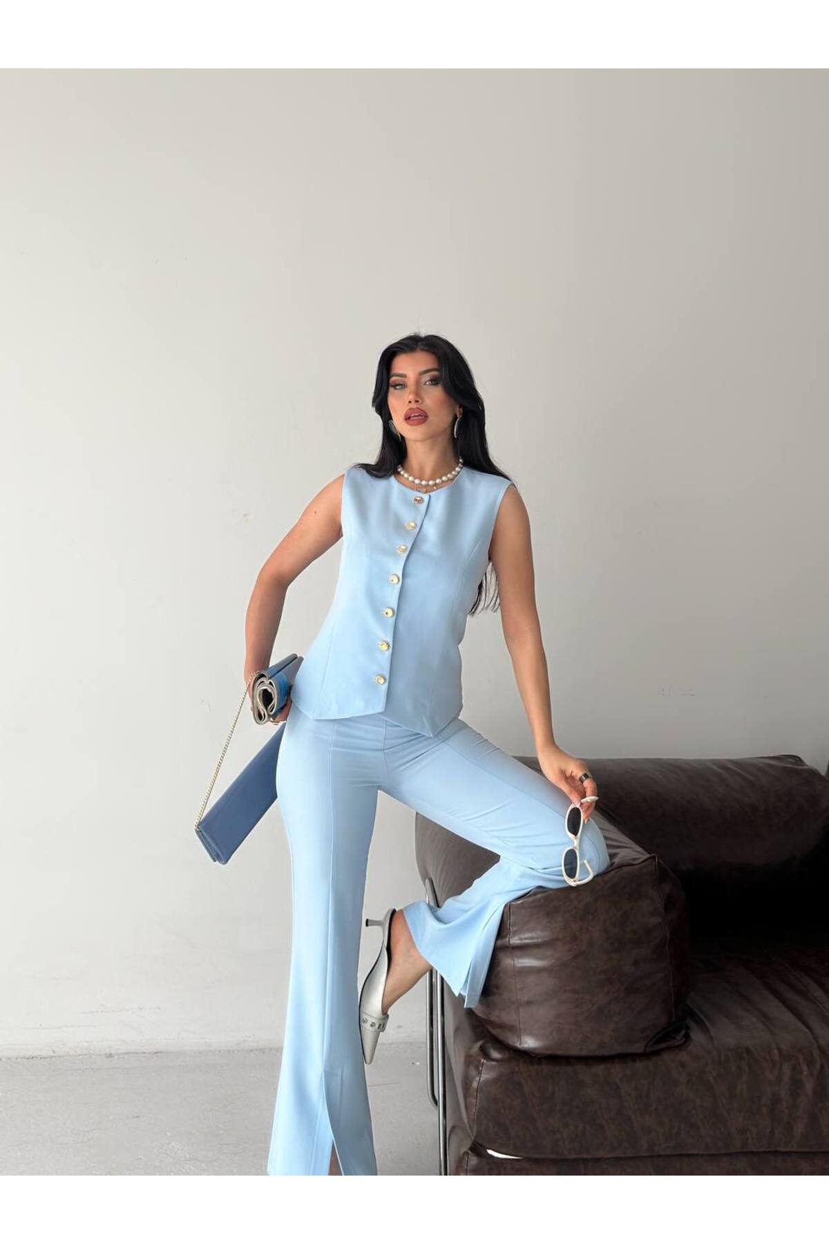 Women's Baby Blue Two-Piece Set with Slit Hem Trousers and Buttoned Vest - Görsel 4