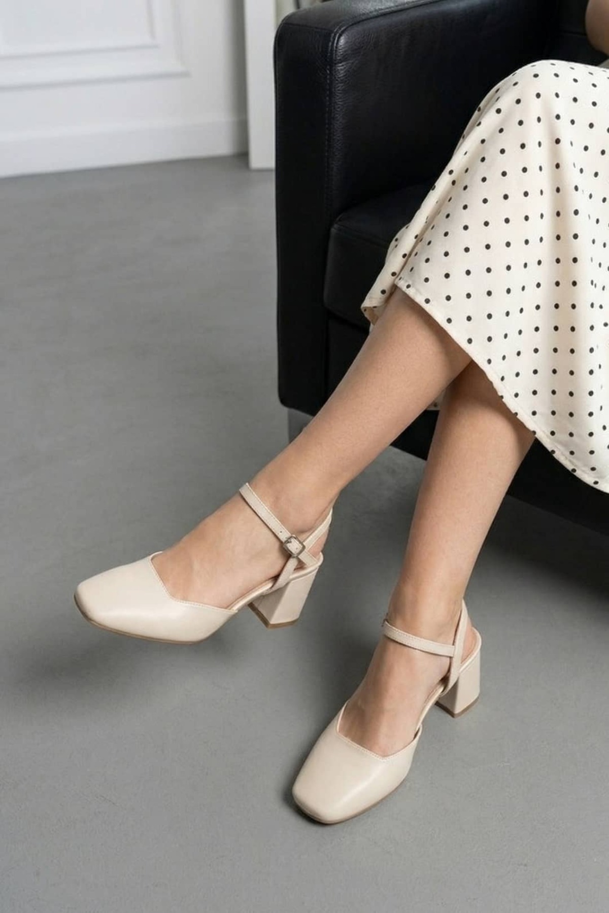 NAVİSHOES Ten Kadın Arkası Açık Küt Burun 7 cm Kalın Orta Topuklu Ayakkabı SB100NAV