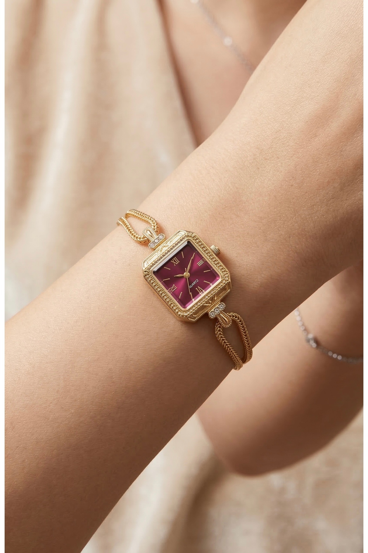 KLISHE Butik  Kadın Çelik Saat Gold Renk Bordo Kadran Vintage Kare Kasa Taşlı Lüks Zarif Şık Kadın Kol Saati 2026 - Görsel 6