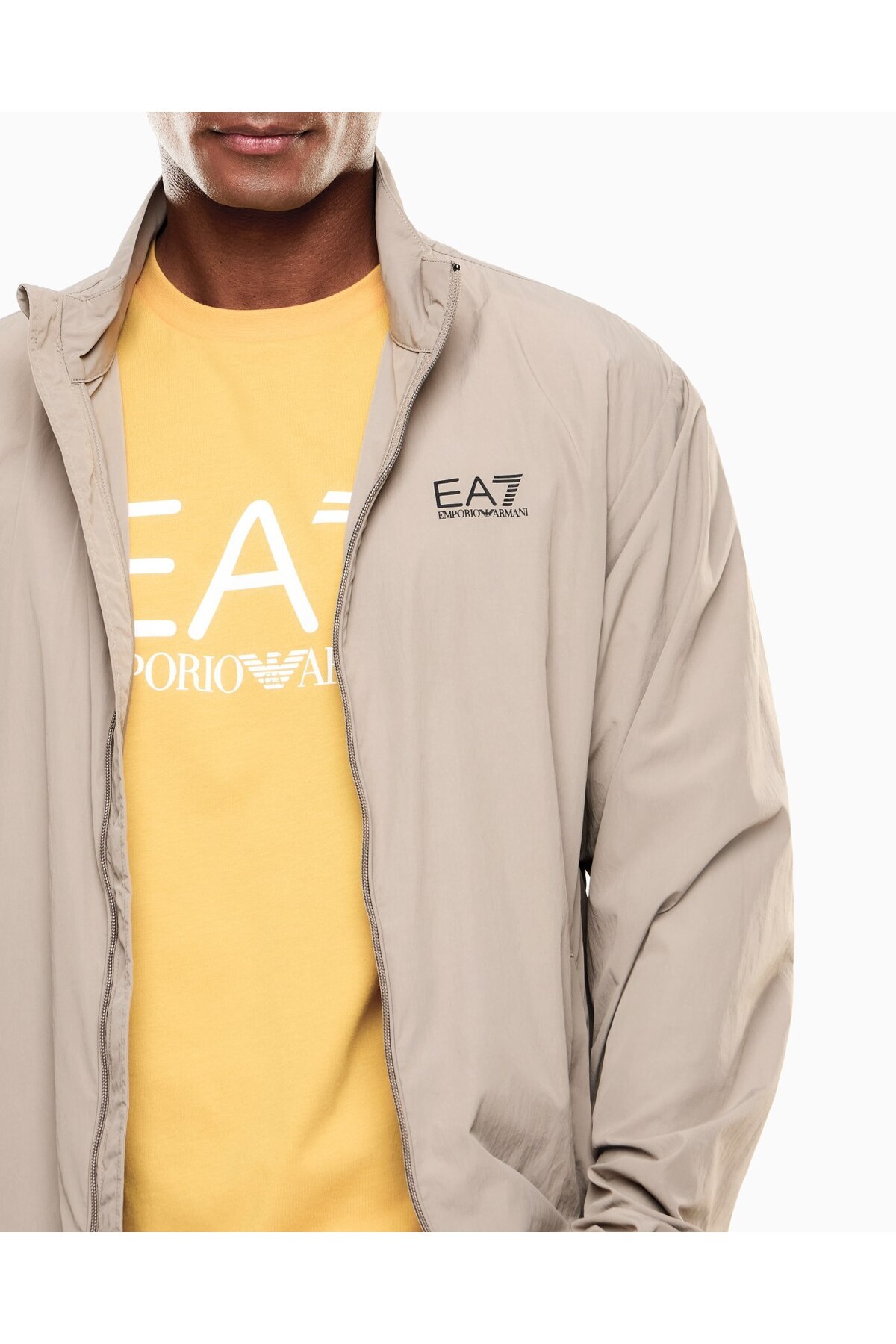 Erkek Regular Fit Dik Yakalı Kontrast Logo Desenli Düz Paçalı Bej Eşofman Takımı — بژ 7M001285 AF13190 — تصویر 2 از 5