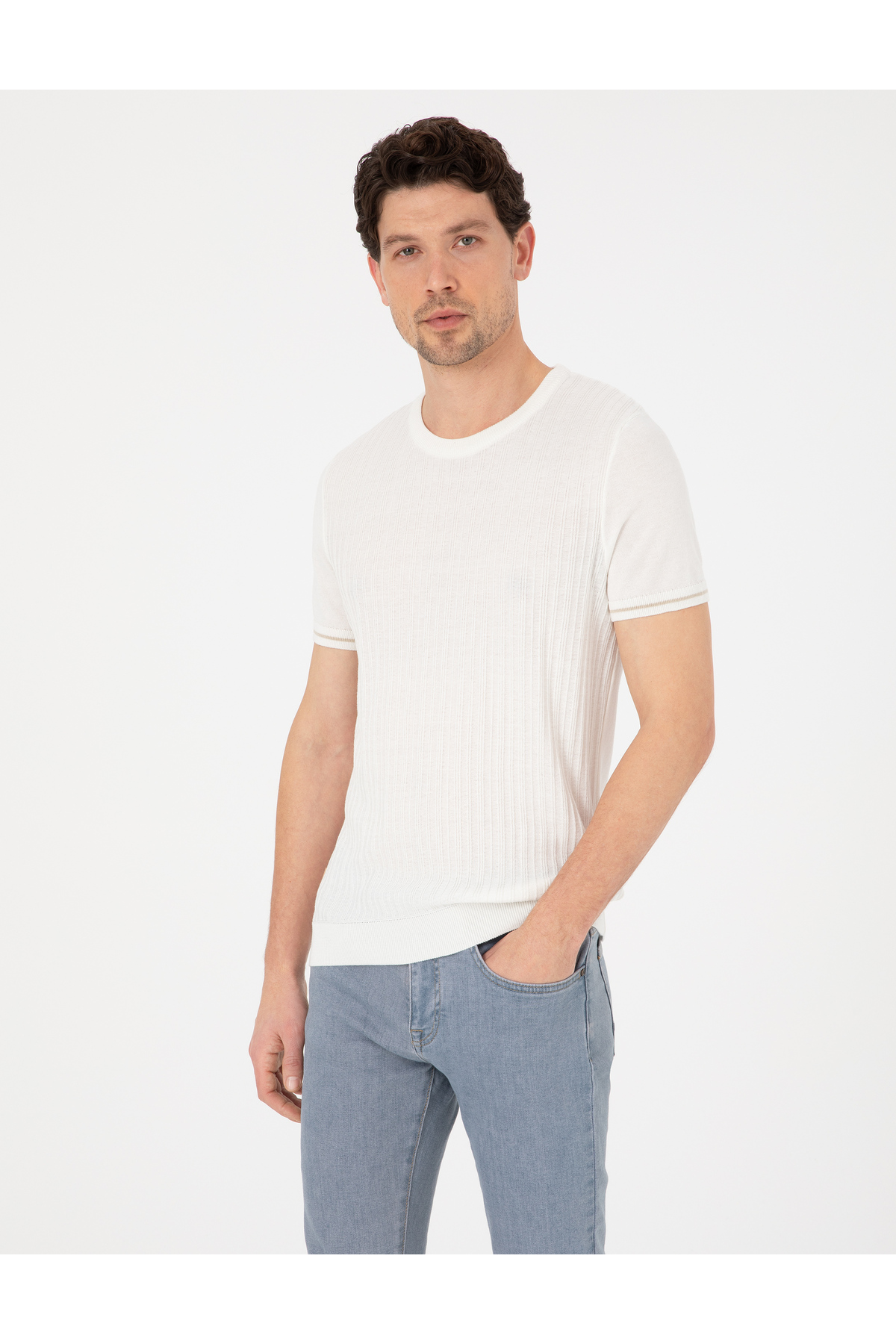تی‌شرت بافتنی یقه گرد اسلیم فیت سفید کرم رنگ 50303616-VR019 پیر کاردین تی شرت Pierre Cardin