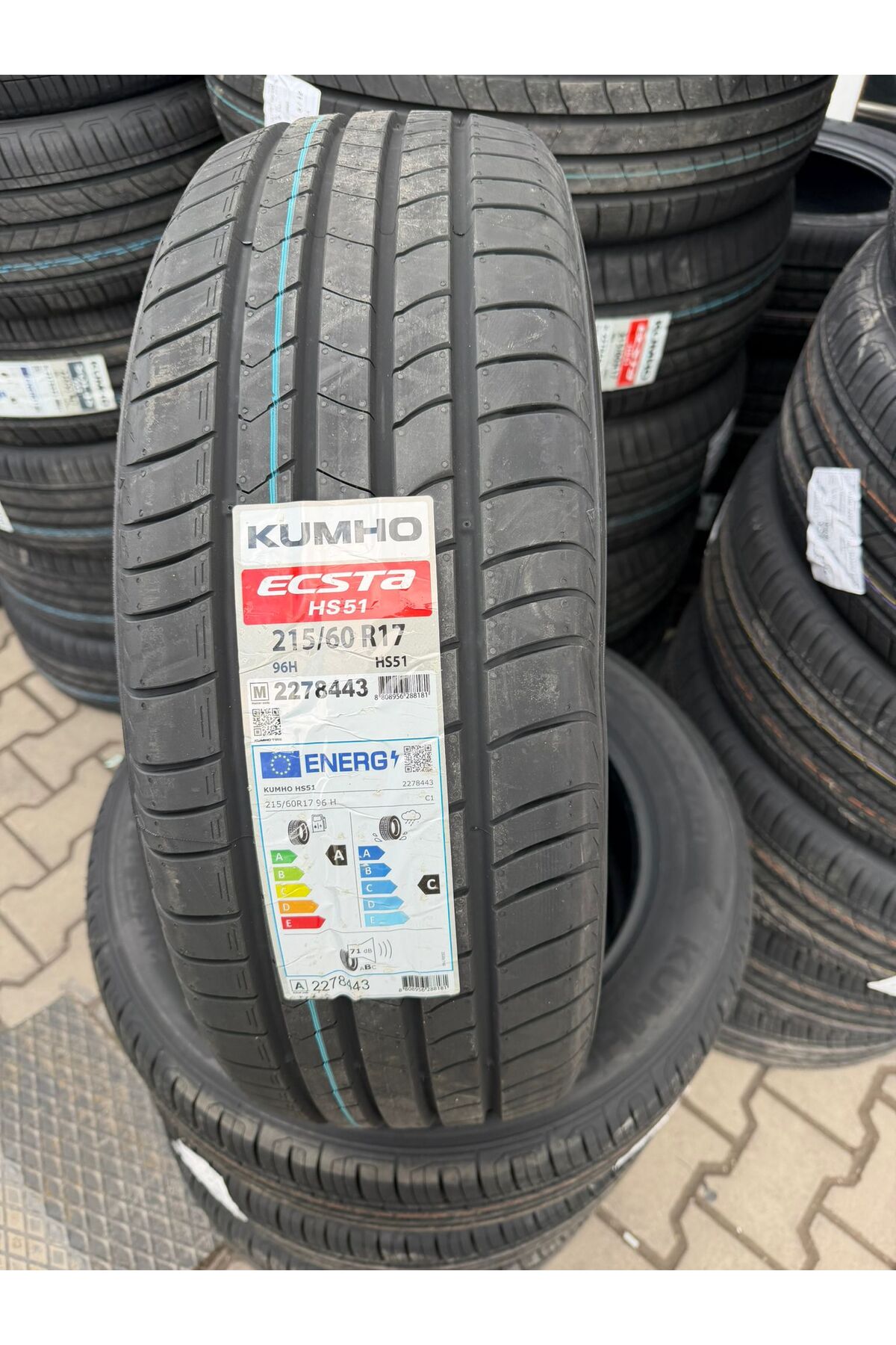 ちゃむ Kumho 215/60R17 HS51 96H YAZLIK LASTİK 2025 TARİHLİ - Fiyatı