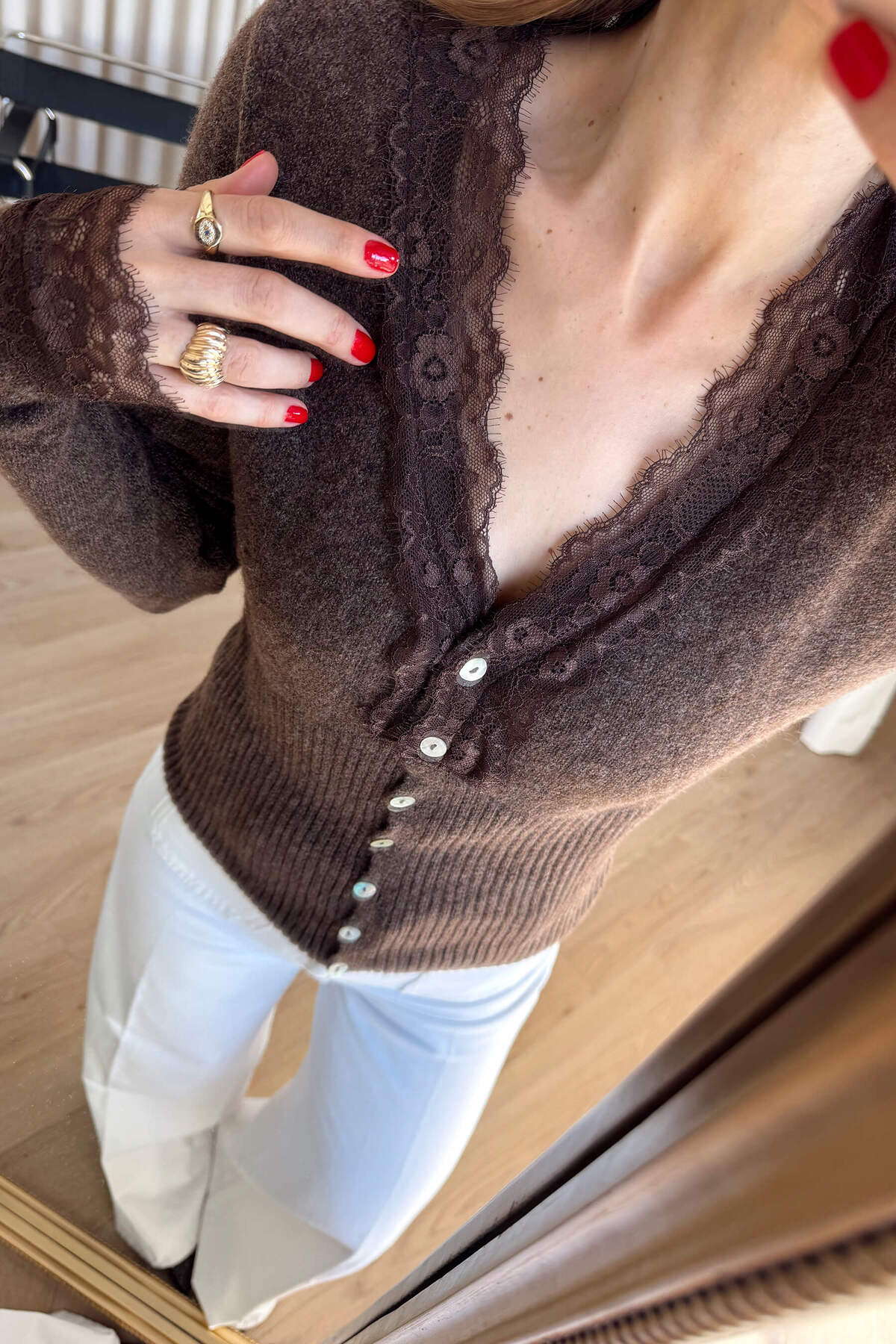 Sue Store  Acı Kahve Dantel Detaylı Düğmeli Yünlü Hırka - Görsel 2